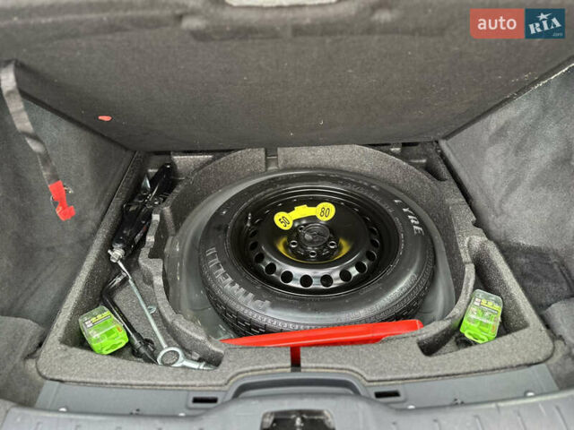 Черный Вольво В50, объемом двигателя 1.6 л и пробегом 219 тыс. км за 8300 $, фото 28 на Automoto.ua