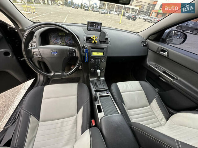 Черный Вольво В50, объемом двигателя 1.56 л и пробегом 229 тыс. км за 9999 $, фото 16 на Automoto.ua