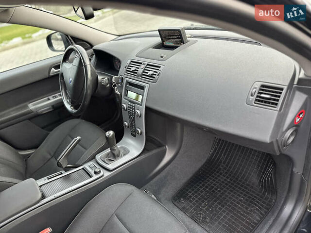 Черный Вольво В50, объемом двигателя 1.6 л и пробегом 219 тыс. км за 8300 $, фото 18 на Automoto.ua