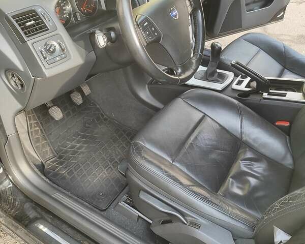 Черный Вольво В50, объемом двигателя 1.6 л и пробегом 201 тыс. км за 7500 $, фото 23 на Automoto.ua