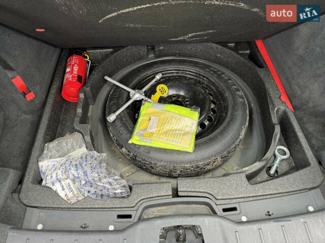 Черный Вольво В50, объемом двигателя 1.6 л и пробегом 225 тыс. км за 8300 $, фото 32 на Automoto.ua