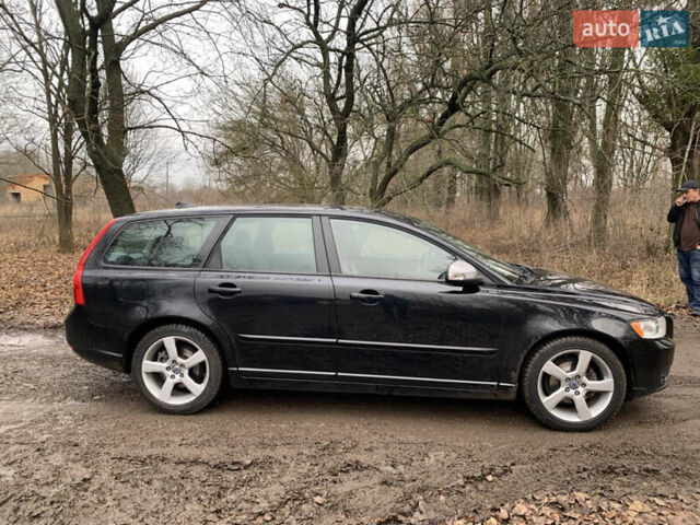 Черный Вольво В50, объемом двигателя 1.6 л и пробегом 270 тыс. км за 8500 $, фото 2 на Automoto.ua