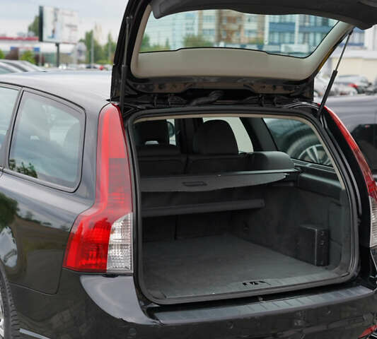 Черный Вольво В50, объемом двигателя 1.6 л и пробегом 316 тыс. км за 7299 $, фото 10 на Automoto.ua