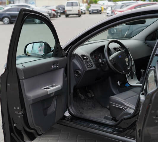 Черный Вольво В50, объемом двигателя 1.6 л и пробегом 316 тыс. км за 7299 $, фото 11 на Automoto.ua