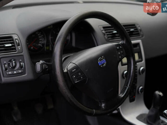 Черный Вольво В50, объемом двигателя 1.6 л и пробегом 316 тыс. км за 7299 $, фото 17 на Automoto.ua