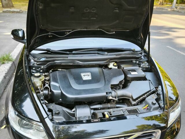 Черный Вольво В50, объемом двигателя 2 л и пробегом 209 тыс. км за 7200 $, фото 4 на Automoto.ua