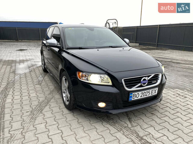Черный Вольво В50, объемом двигателя 1.6 л и пробегом 235 тыс. км за 7999 $, фото 1 на Automoto.ua