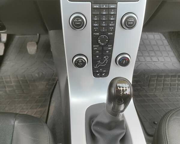 Черный Вольво В50, объемом двигателя 1.6 л и пробегом 201 тыс. км за 7500 $, фото 19 на Automoto.ua