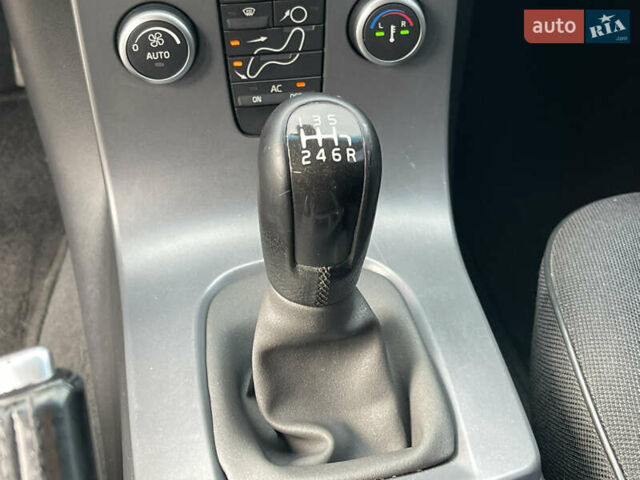 Черный Вольво В50, объемом двигателя 2 л и пробегом 279 тыс. км за 8750 $, фото 37 на Automoto.ua