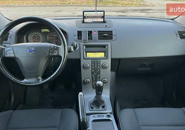 Черный Вольво В50, объемом двигателя 1.56 л и пробегом 243 тыс. км за 8200 $, фото 12 на Automoto.ua