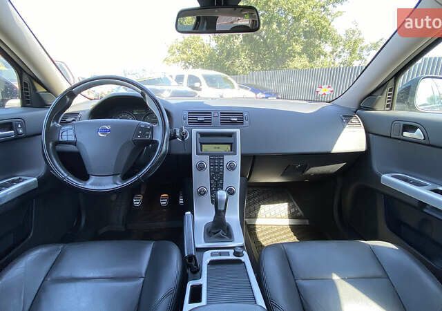 Черный Вольво В50, объемом двигателя 1.6 л и пробегом 197 тыс. км за 8200 $, фото 18 на Automoto.ua