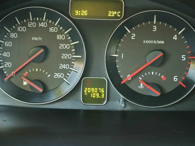 Черный Вольво В50, объемом двигателя 2 л и пробегом 209 тыс. км за 7200 $, фото 14 на Automoto.ua