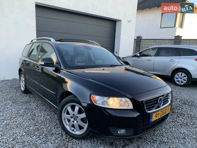 Черный Вольво В50, объемом двигателя 1.6 л и пробегом 252 тыс. км за 8200 $, фото 1 на Automoto.ua