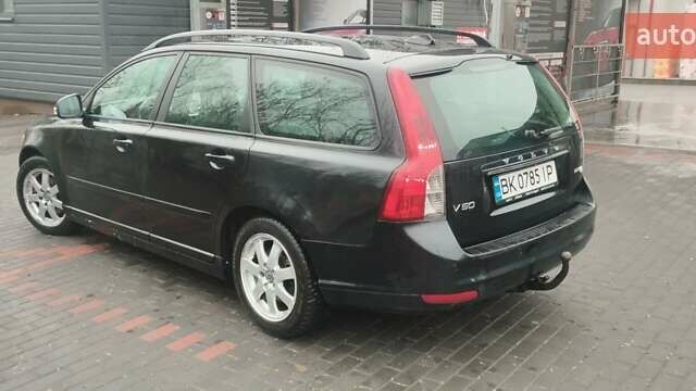 Черный Вольво В50, объемом двигателя 1.56 л и пробегом 260 тыс. км за 6900 $, фото 4 на Automoto.ua