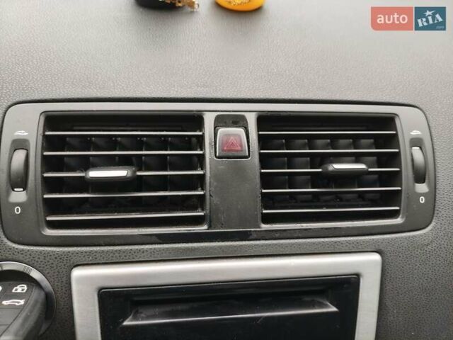 Чорний Вольво V50, об'ємом двигуна 1.56 л та пробігом 340 тис. км за 7000 $, фото 42 на Automoto.ua