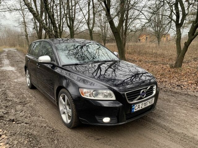 Черный Вольво В50, объемом двигателя 1.6 л и пробегом 270 тыс. км за 8500 $, фото 2 на Automoto.ua