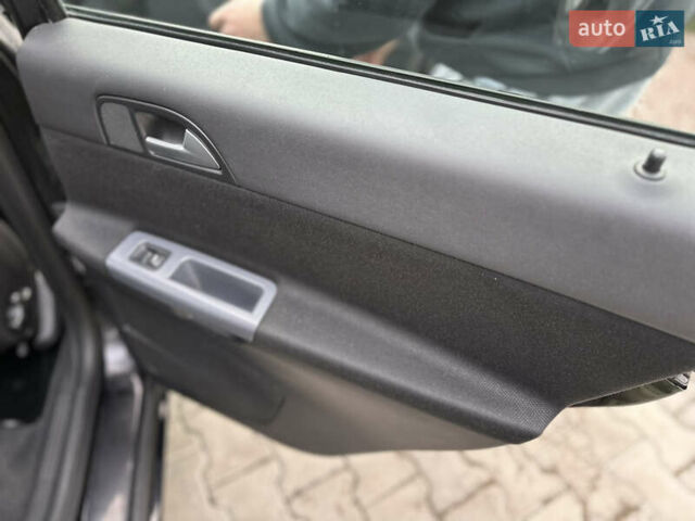 Черный Вольво В50, объемом двигателя 1.6 л и пробегом 219 тыс. км за 8300 $, фото 22 на Automoto.ua