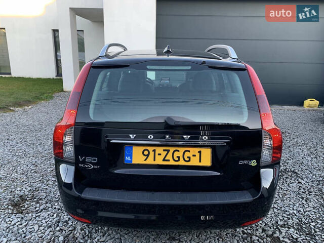 Черный Вольво В50, объемом двигателя 1.6 л и пробегом 252 тыс. км за 8200 $, фото 4 на Automoto.ua