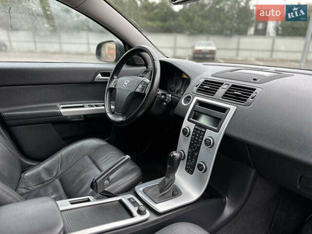 Черный Вольво В50, объемом двигателя 1.6 л и пробегом 232 тыс. км за 9450 $, фото 8 на Automoto.ua