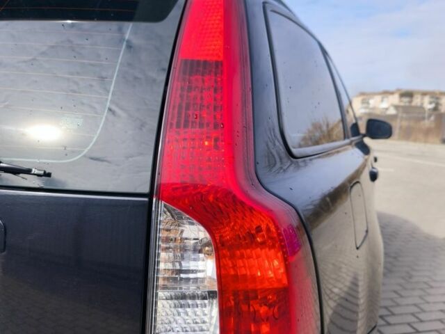 Черный Вольво В50, объемом двигателя 1.6 л и пробегом 255 тыс. км за 7400 $, фото 17 на Automoto.ua