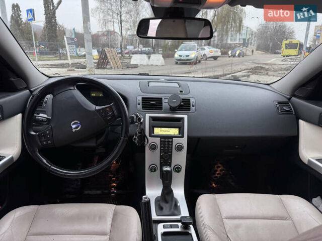 Черный Вольво В50, объемом двигателя 1.56 л и пробегом 237 тыс. км за 7600 $, фото 9 на Automoto.ua