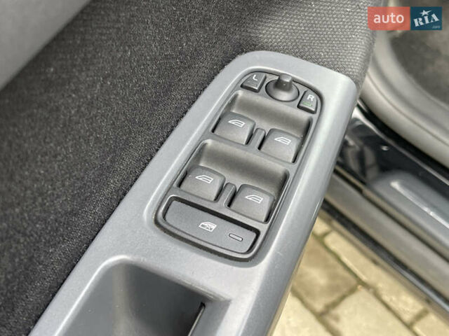 Черный Вольво В50, объемом двигателя 2 л и пробегом 279 тыс. км за 8750 $, фото 29 на Automoto.ua