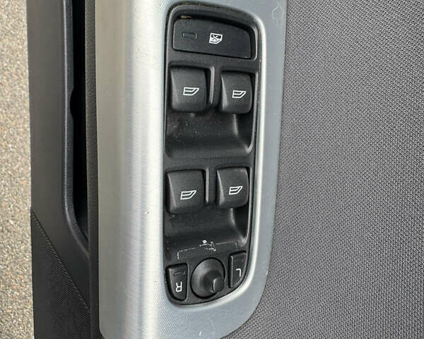 Черный Вольво В50, объемом двигателя 2 л и пробегом 213 тыс. км за 11000 $, фото 38 на Automoto.ua