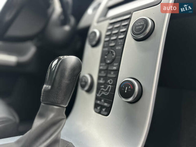Черный Вольво В50, объемом двигателя 1.6 л и пробегом 232 тыс. км за 9450 $, фото 9 на Automoto.ua