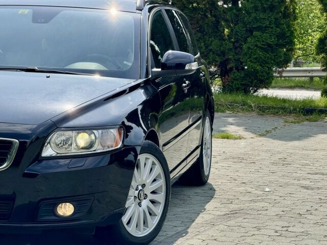 Черный Вольво В50, объемом двигателя 1.6 л и пробегом 218 тыс. км за 8599 $, фото 1 на Automoto.ua