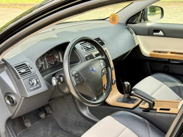 Черный Вольво В50, объемом двигателя 1.6 л и пробегом 218 тыс. км за 8599 $, фото 11 на Automoto.ua