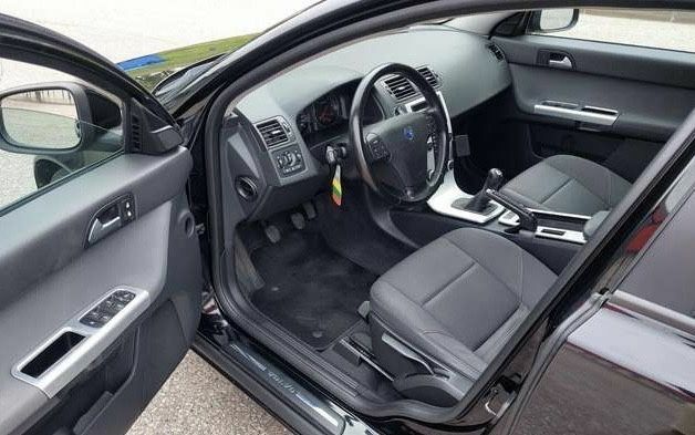 Черный Вольво В50, объемом двигателя 0 л и пробегом 130 тыс. км за 7950 $, фото 3 на Automoto.ua