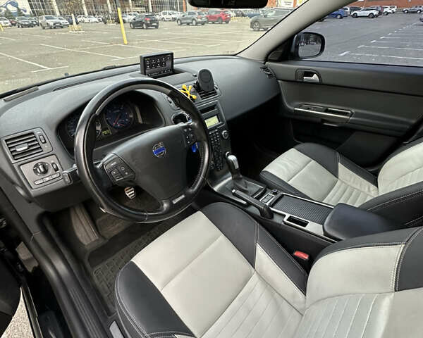 Черный Вольво В50, объемом двигателя 1.56 л и пробегом 229 тыс. км за 9999 $, фото 15 на Automoto.ua