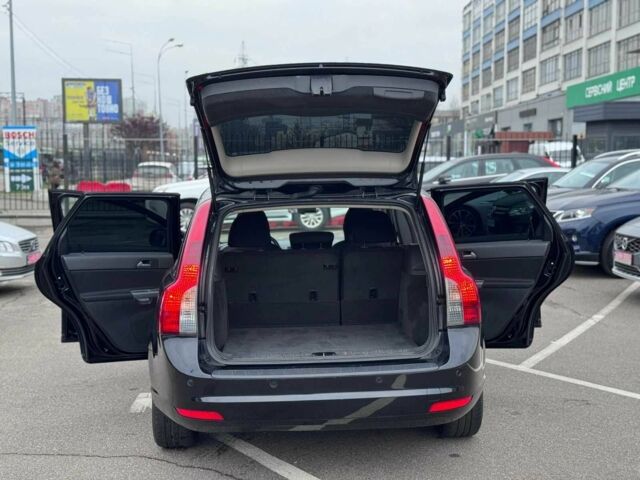 Черный Вольво В50, объемом двигателя 1.6 л и пробегом 266 тыс. км за 8900 $, фото 13 на Automoto.ua