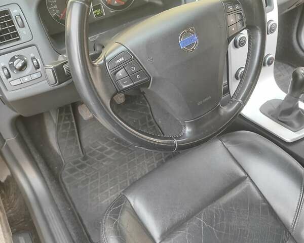 Черный Вольво В50, объемом двигателя 1.6 л и пробегом 201 тыс. км за 7500 $, фото 13 на Automoto.ua