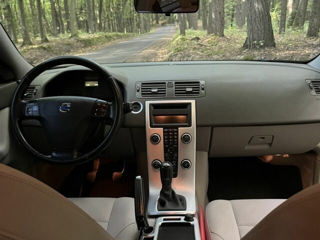 Чорний Вольво V50, об'ємом двигуна 2 л та пробігом 260 тис. км за 8200 $, фото 6 на Automoto.ua