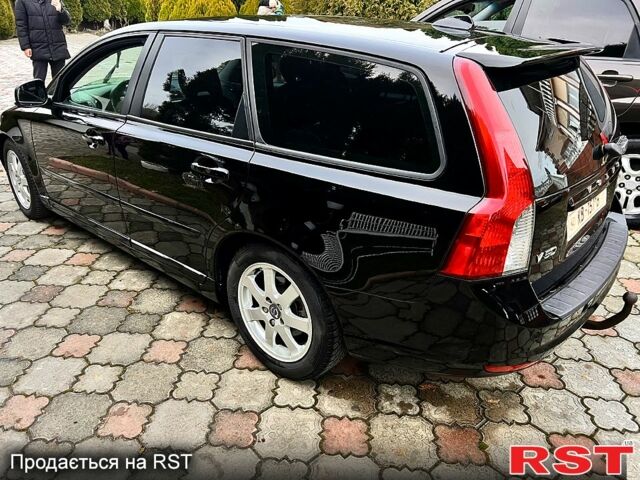 Черный Вольво В50, объемом двигателя 1.6 л и пробегом 210 тыс. км за 7300 $, фото 6 на Automoto.ua