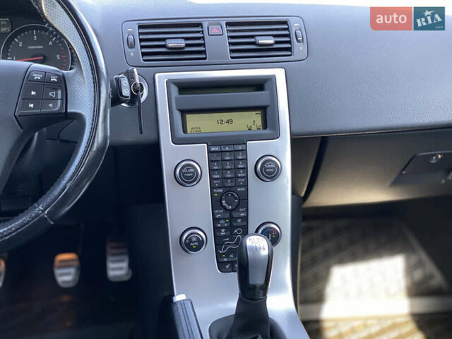 Черный Вольво В50, объемом двигателя 1.6 л и пробегом 197 тыс. км за 8200 $, фото 33 на Automoto.ua