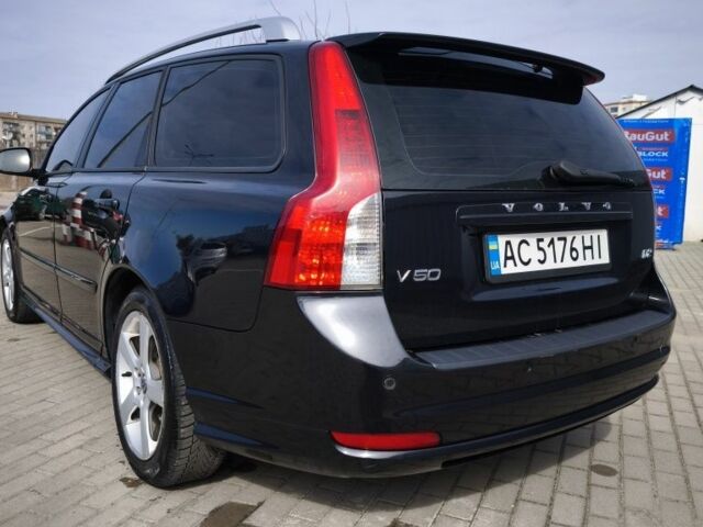 Черный Вольво В50, объемом двигателя 1.6 л и пробегом 255 тыс. км за 7400 $, фото 2 на Automoto.ua