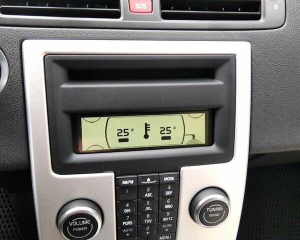 Черный Вольво В50, объемом двигателя 1.6 л и пробегом 166 тыс. км за 9000 $, фото 47 на Automoto.ua
