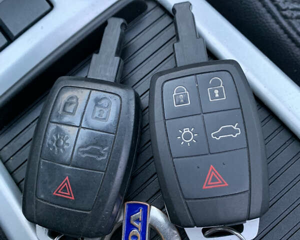 Черный Вольво В50, объемом двигателя 1.6 л и пробегом 252 тыс. км за 8200 $, фото 50 на Automoto.ua