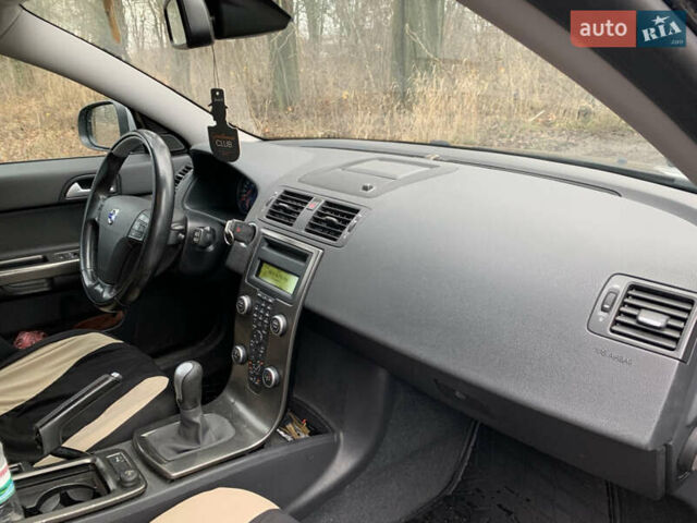 Черный Вольво В50, объемом двигателя 1.6 л и пробегом 270 тыс. км за 8500 $, фото 6 на Automoto.ua