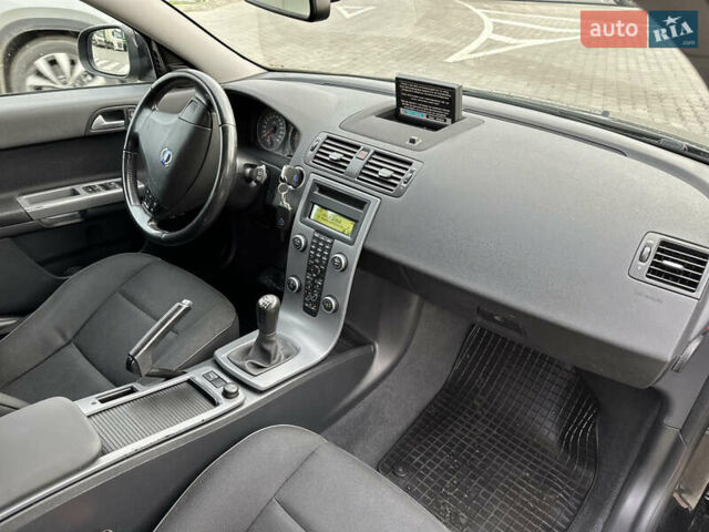 Черный Вольво В50, объемом двигателя 1.6 л и пробегом 219 тыс. км за 8300 $, фото 21 на Automoto.ua