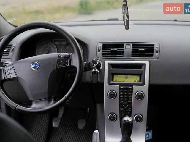 Черный Вольво В50, объемом двигателя 1.6 л и пробегом 316 тыс. км за 7299 $, фото 4 на Automoto.ua