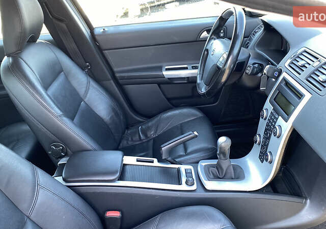 Черный Вольво В50, объемом двигателя 1.6 л и пробегом 197 тыс. км за 8200 $, фото 19 на Automoto.ua