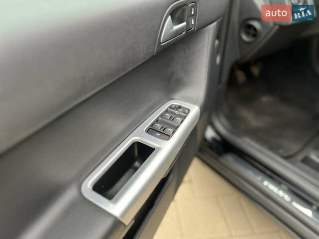 Черный Вольво В50, объемом двигателя 1.6 л и пробегом 244 тыс. км за 8300 $, фото 19 на Automoto.ua