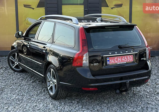 Черный Вольво В50, объемом двигателя 1.6 л и пробегом 235 тыс. км за 8500 $, фото 1 на Automoto.ua