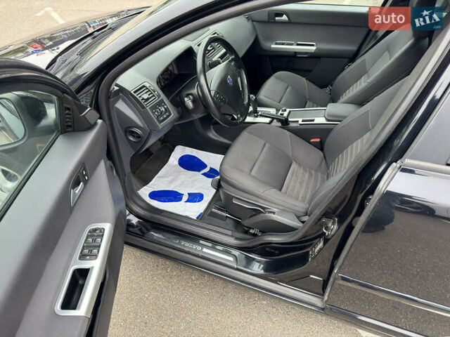 Черный Вольво В50, объемом двигателя 2 л и пробегом 213 тыс. км за 11000 $, фото 20 на Automoto.ua