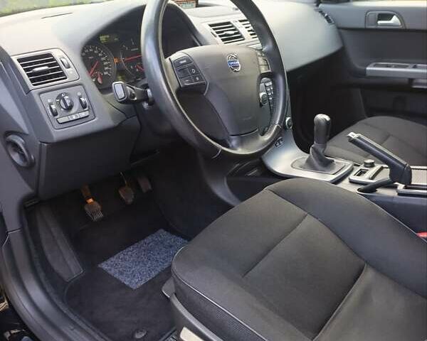 Черный Вольво В50, объемом двигателя 1.6 л и пробегом 236 тыс. км за 8400 $, фото 29 на Automoto.ua