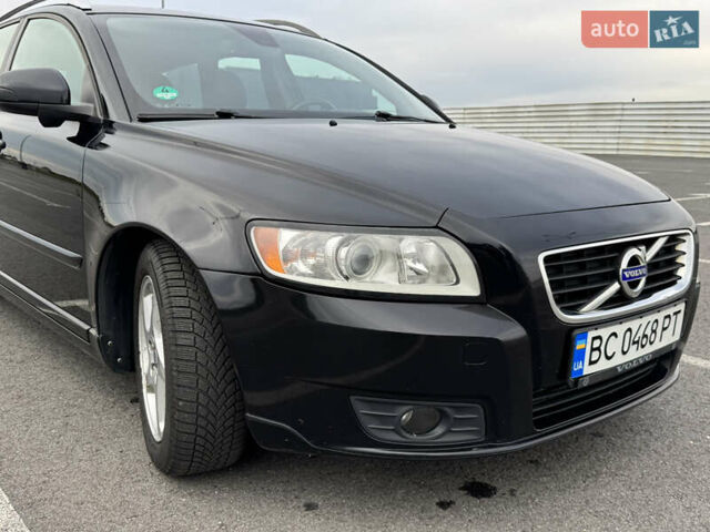 Черный Вольво В50, объемом двигателя 1.6 л и пробегом 225 тыс. км за 8300 $, фото 2 на Automoto.ua
