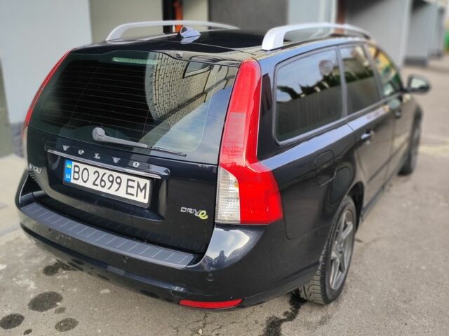 Черный Вольво В50, объемом двигателя 1.6 л и пробегом 208 тыс. км за 7400 $, фото 2 на Automoto.ua